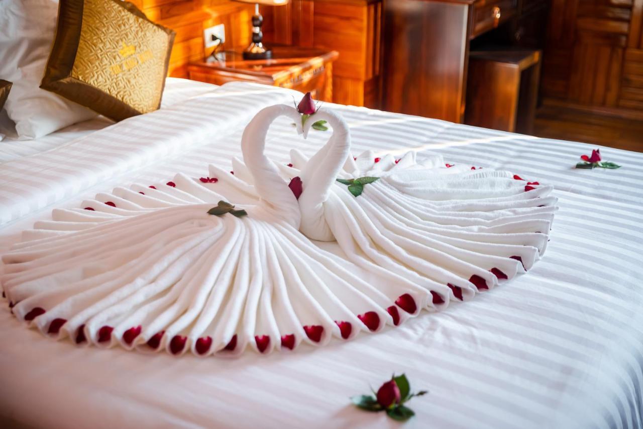 Theking Hotel Huong Gia Bagian luar foto