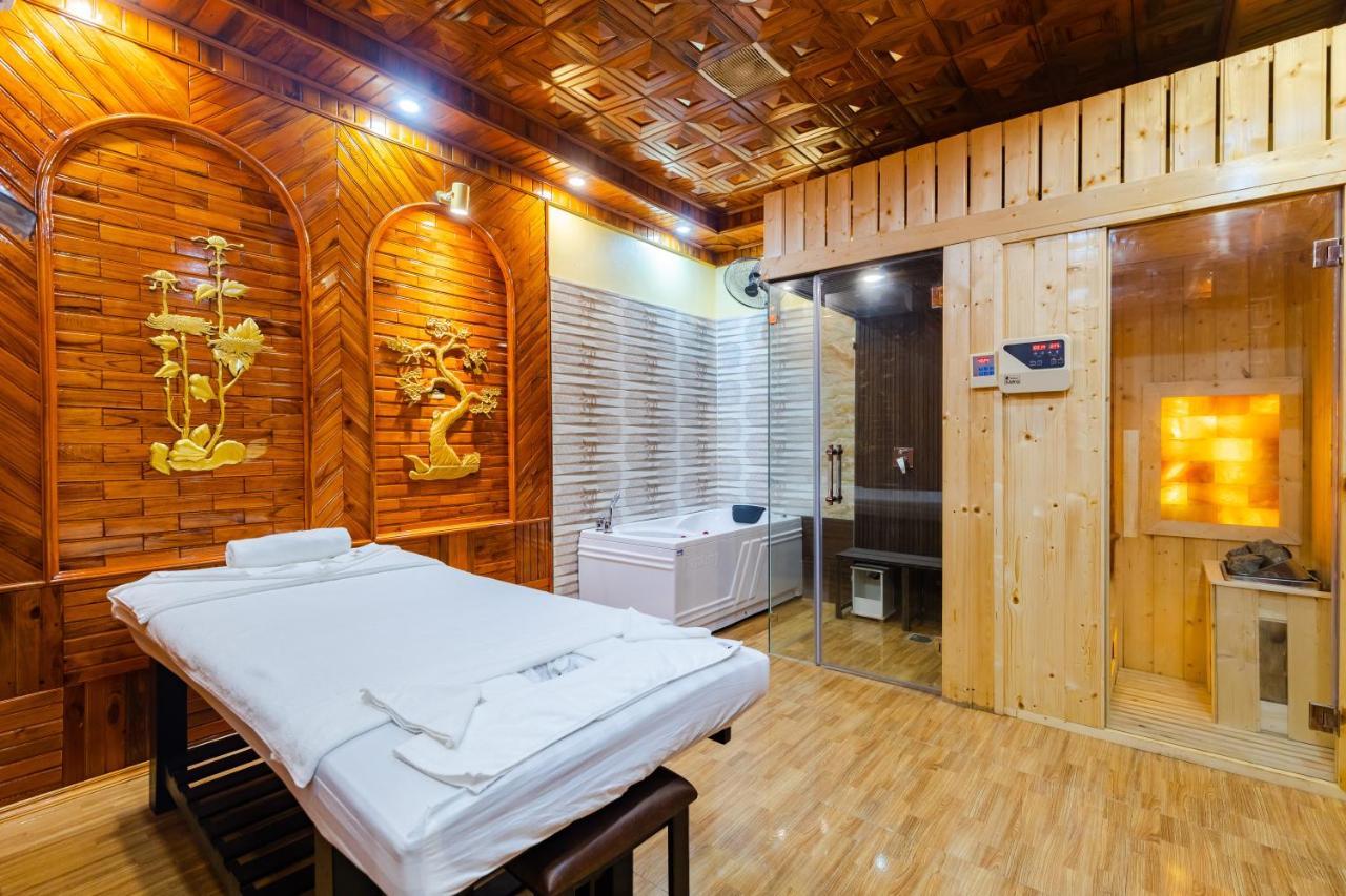 Theking Hotel Huong Gia Bagian luar foto