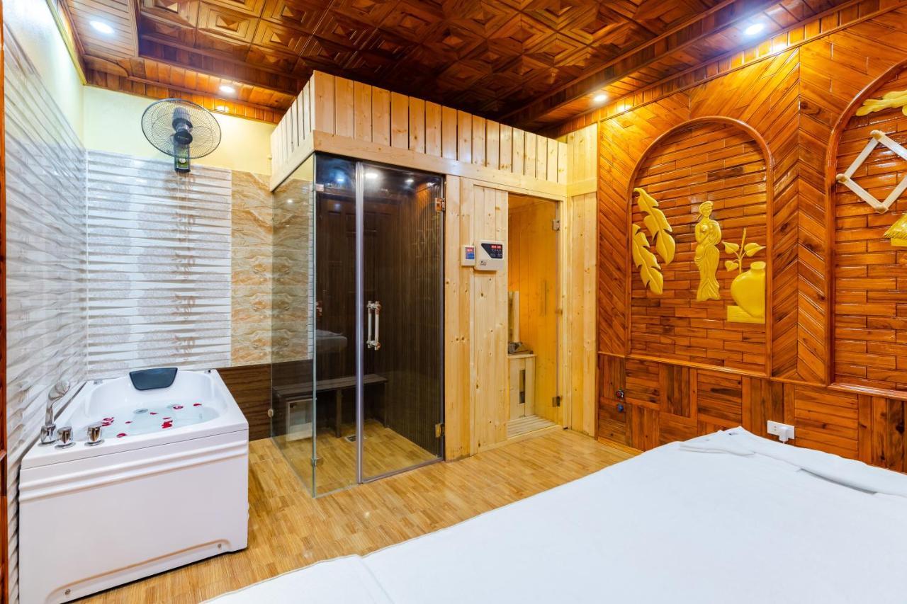 Theking Hotel Huong Gia Bagian luar foto