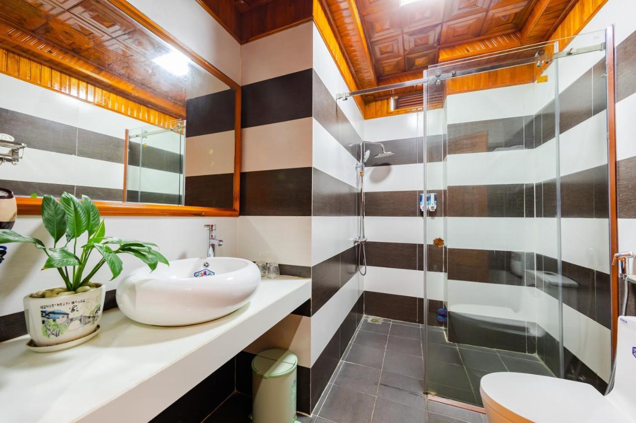 Theking Hotel Huong Gia Bagian luar foto